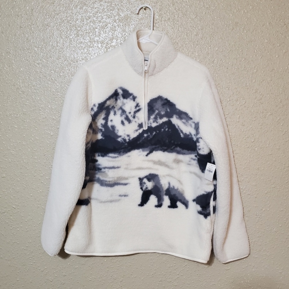 Cozy White Fleece Pullover with Bear Design